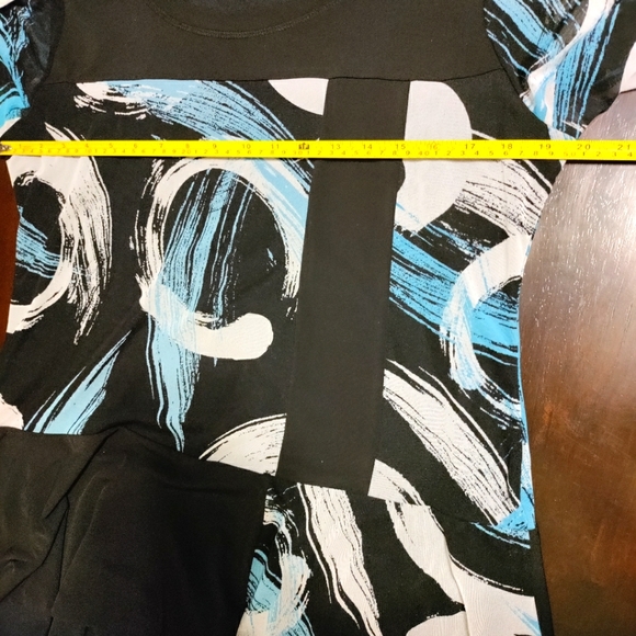 Color Block Style Blouse with Sheer Sleeves and a Tiered Ruffled Hem, Size Large - Picture 4 of 7